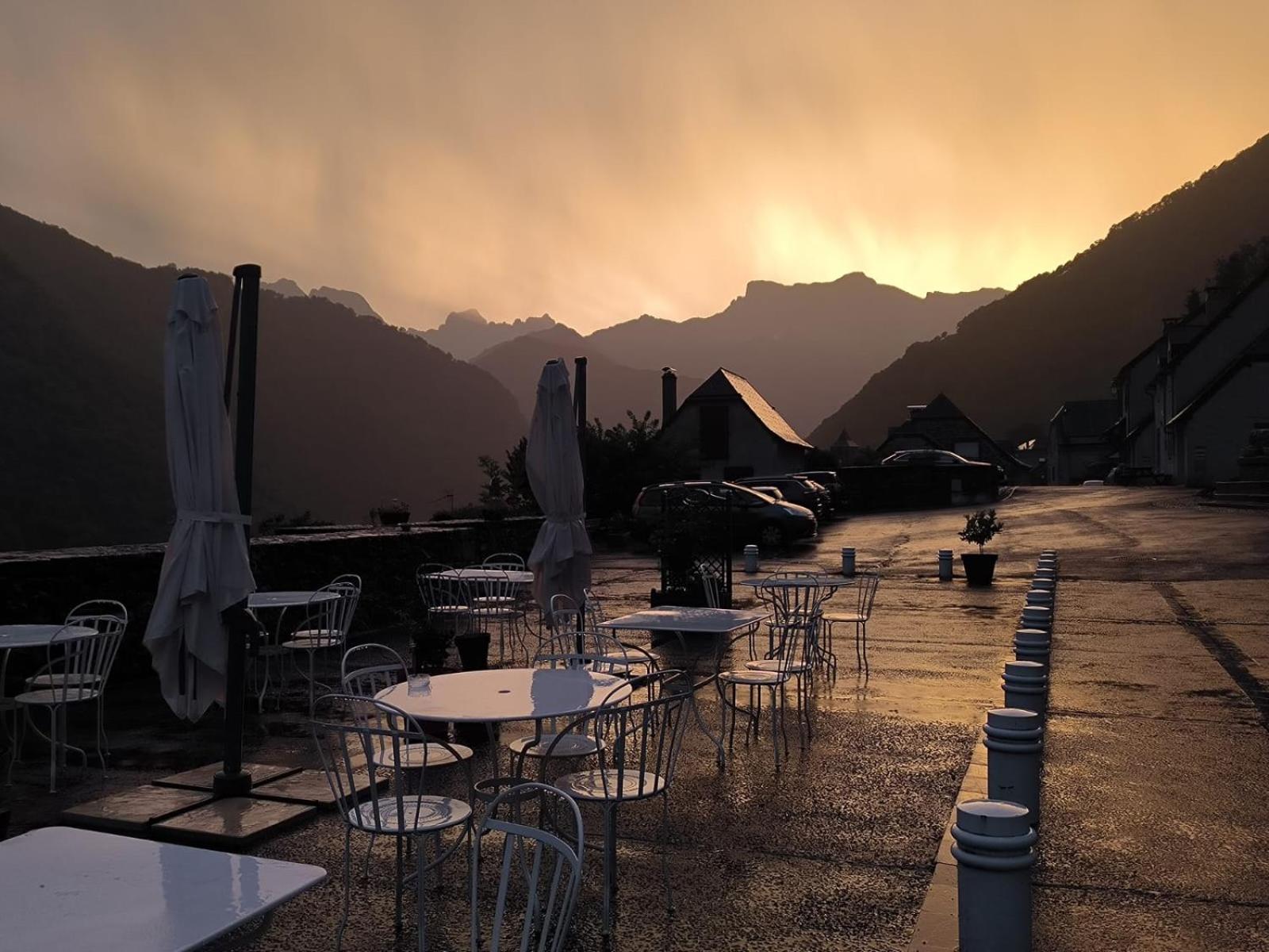 Chateau D'Arance Hotel Restaurant Espace Bien-Etre Cette-Eygun Bagian luar foto