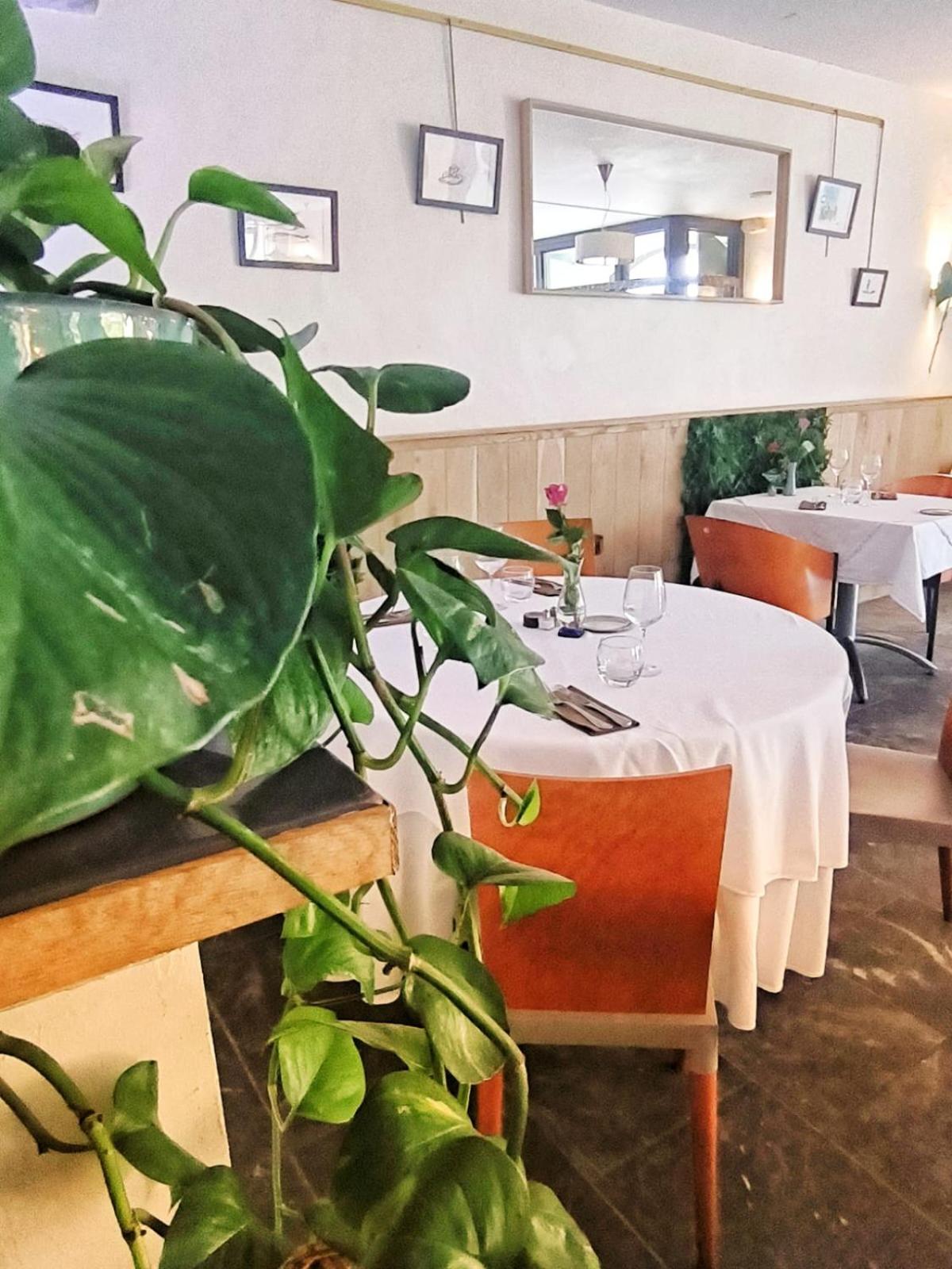 Chateau D'Arance Hotel Restaurant Espace Bien-Etre Cette-Eygun Bagian luar foto