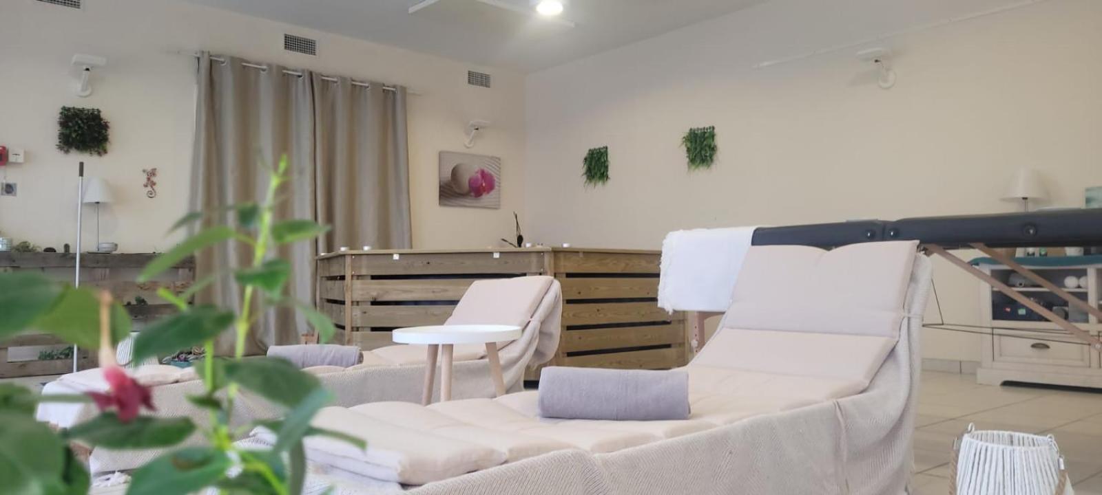 Chateau D'Arance Hotel Restaurant Espace Bien-Etre Cette-Eygun Bagian luar foto