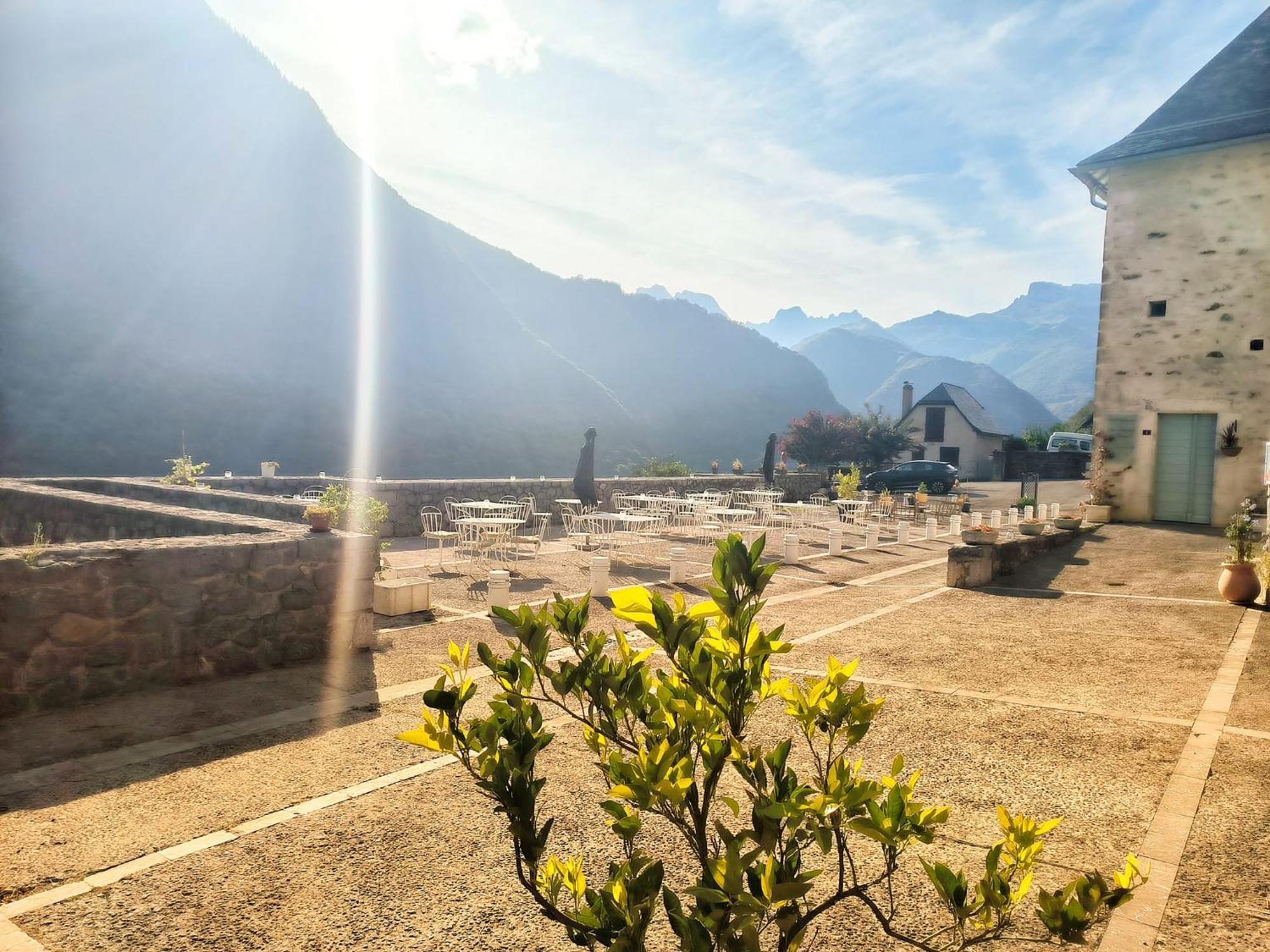Chateau D'Arance Hotel Restaurant Espace Bien-Etre Cette-Eygun Bagian luar foto